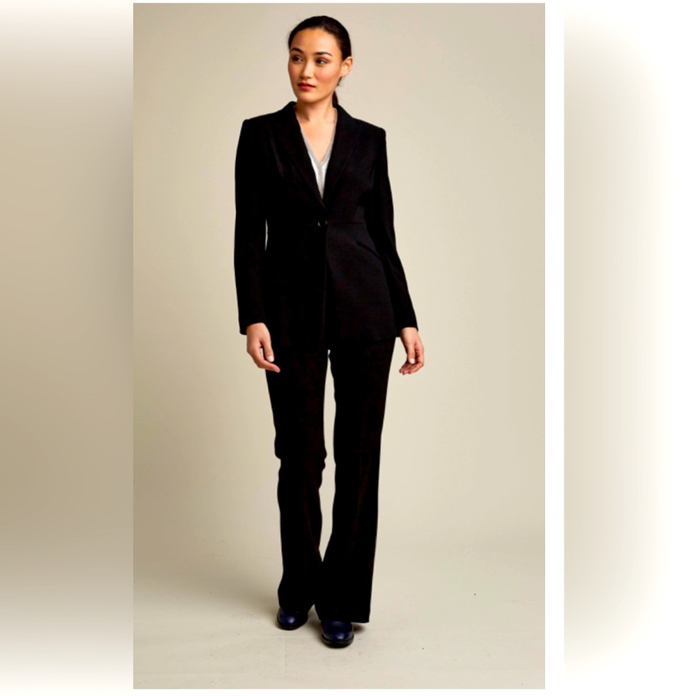 Elie Tahari 3 piece suit. Beautiful!